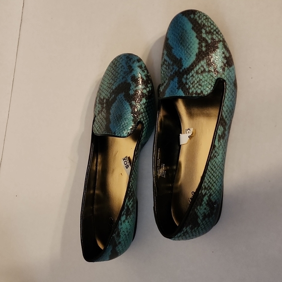 Mossimo 3 Piece Set, Bag, Bracelet. Shoes Size 8. - Picture 12 of 14